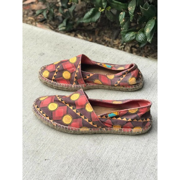 Disney Lion King Ubuntu Shoes - Picture 2 of 9